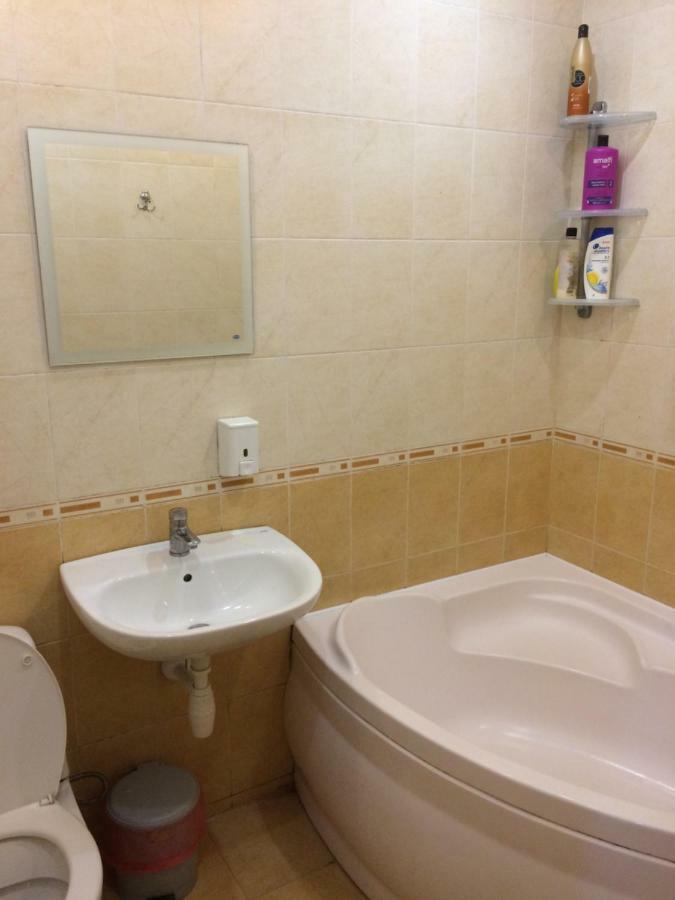 Room In The Guest House Oldenburg Bagian luar foto